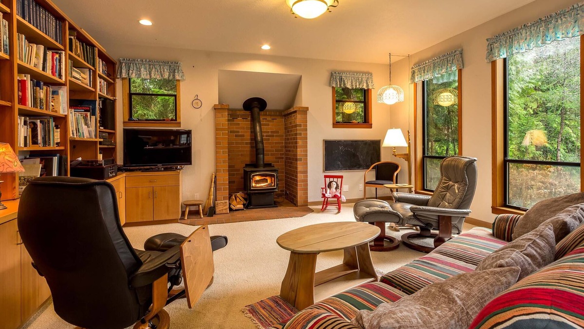Bainbridge Island House | Low bank waterfront on peaceful Fletcher Bay. Perfect for families