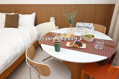 Jamsil-dong Apartment | Low Days