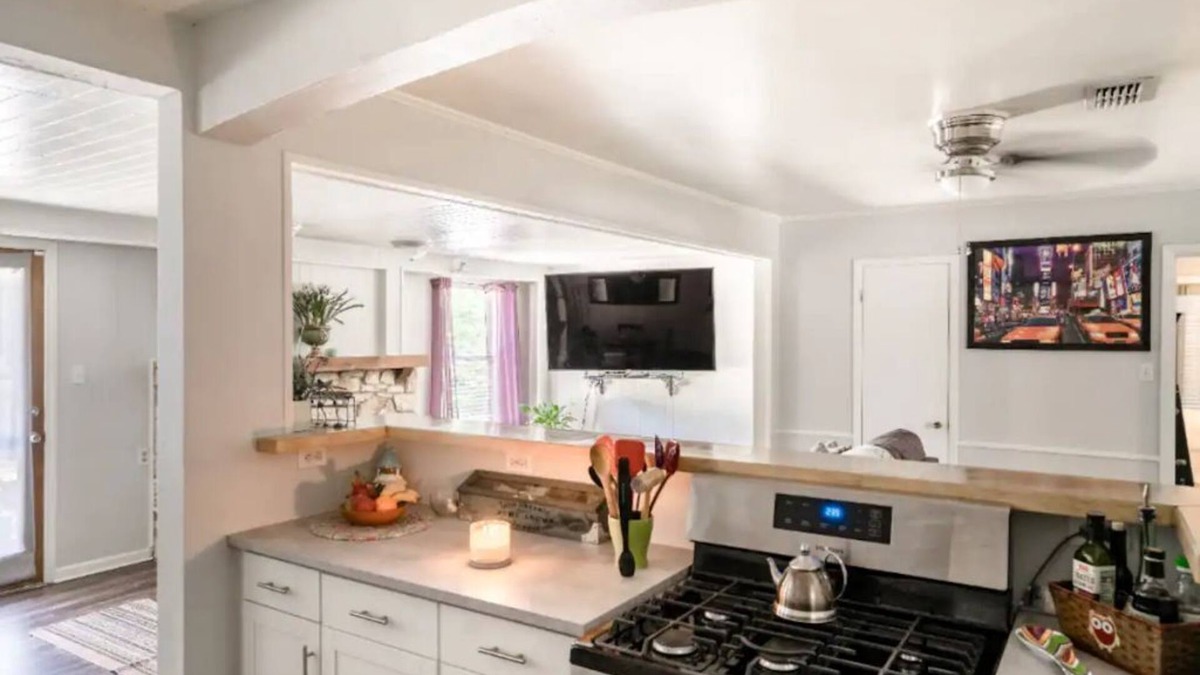 Highland House | -LOW HOST FEES- Minutes to U.T./Downtown/Domain