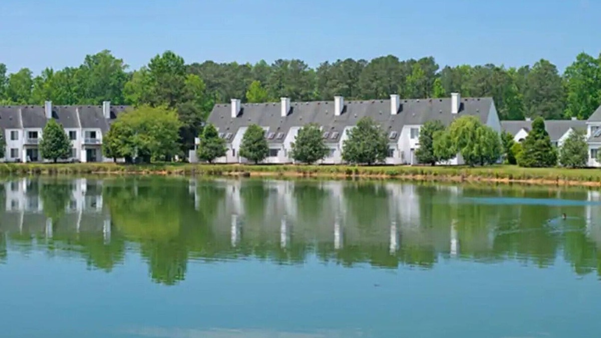 Berkeley Resort | Low Rates for The Historic Powhatan Resort