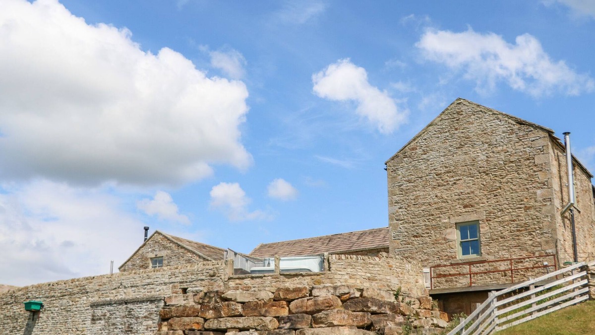 Barnard Castle Cottage | LOW SHIPLEY MILL, pet friendly, with hot tub in Barnard Castle