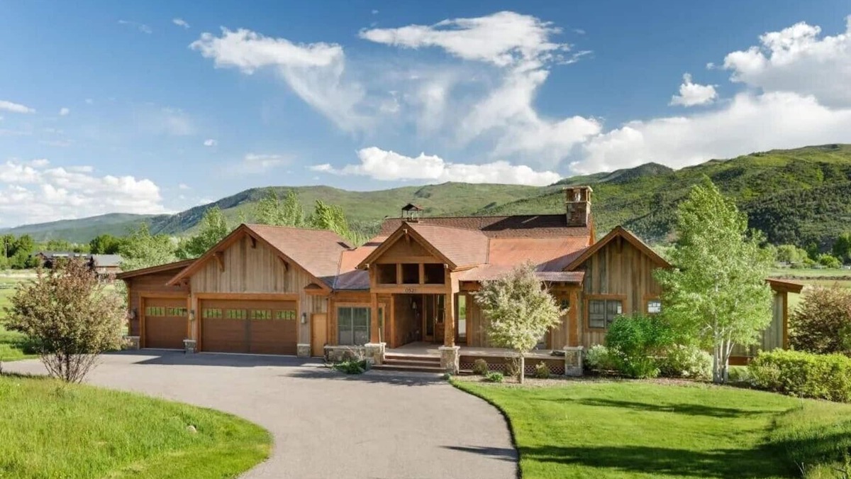 Cerise Ranch House | Low Tax Luxe Mountain Getaway by Aspen for Outdoor fun with Friends & Family!