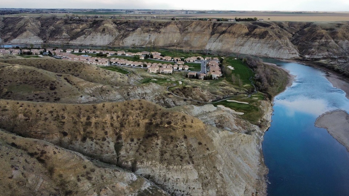 Lethbridge Condo | Lower 2 bed/2 bath Condo on Paradise Canyon Golf Resort - Private Entrance