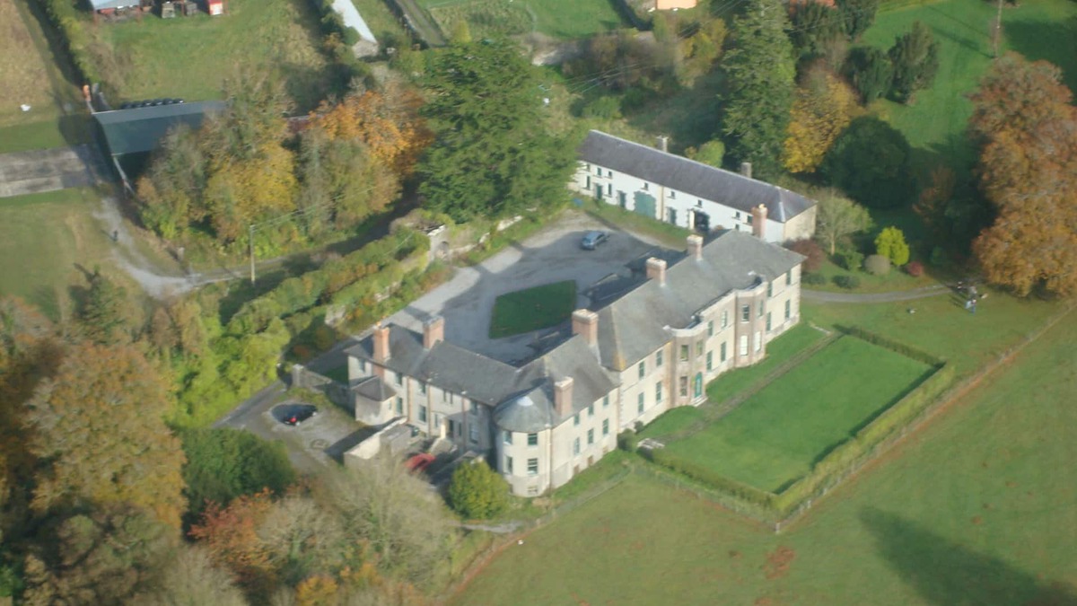 Tuam Other | Lower Apartment - Galway's CastleHacket House Lower West Wing