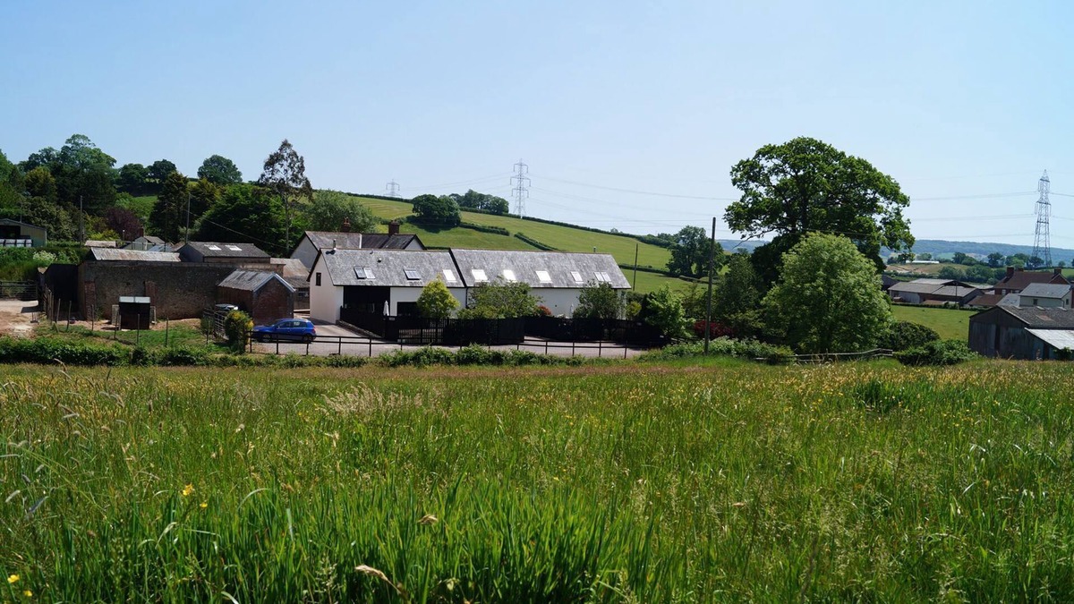 Honiton House | Lower Curscombe Barn - Beautiful 400-year-old threshing barn. Pet-friendly.