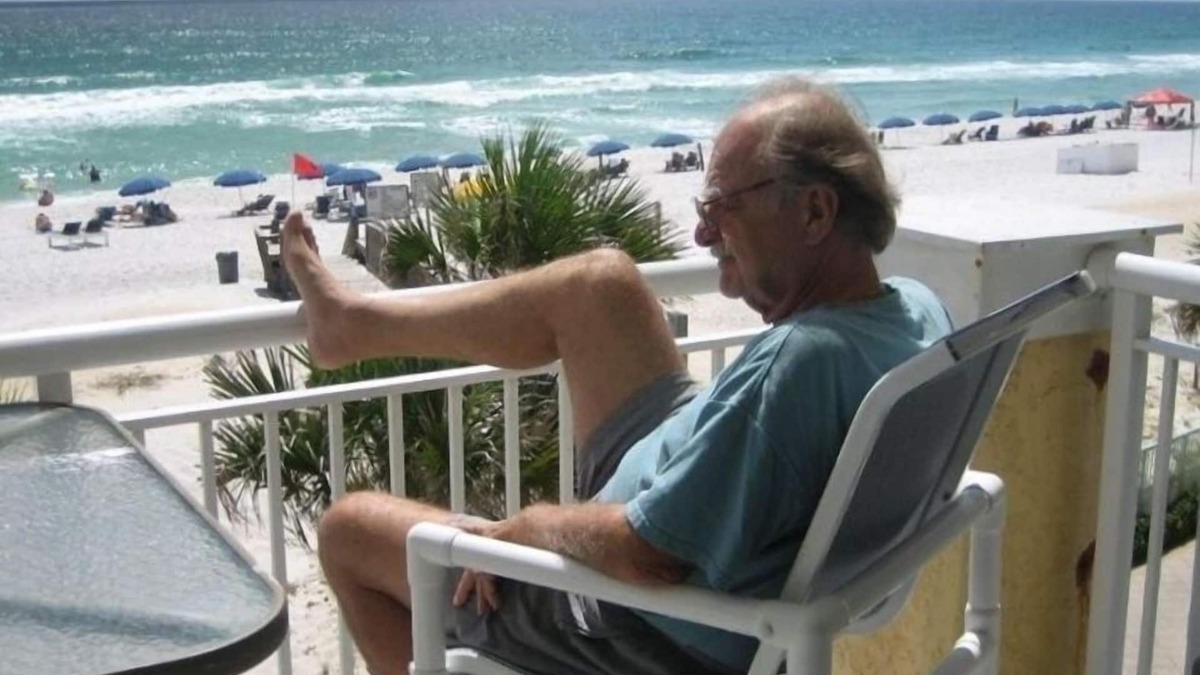 Fort Walton Beach Condo | LOWER FALL RATES! FREE BEACH SET UP! FREE WIFI! PRIME END UNIT!