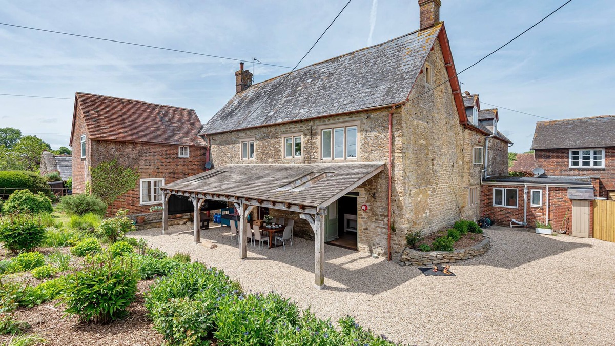Sturminster Newton Cottage | Lower Fifehead Farm - characterful 17th century farmhouse that sleeps 10 guests in 5 bedrooms