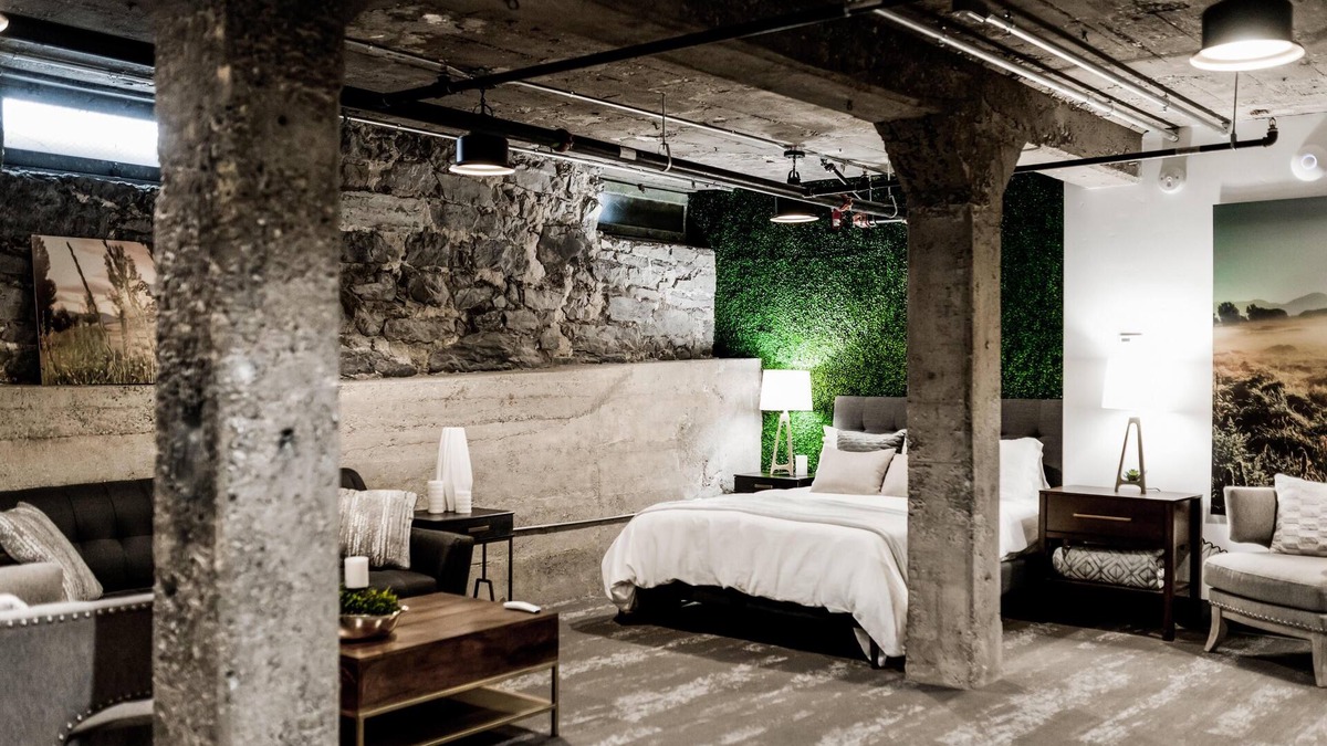 Logan Apartment | Lower Flat Luxury Suite - 920 SQ FT - Perfect Launchpad for any Adventure