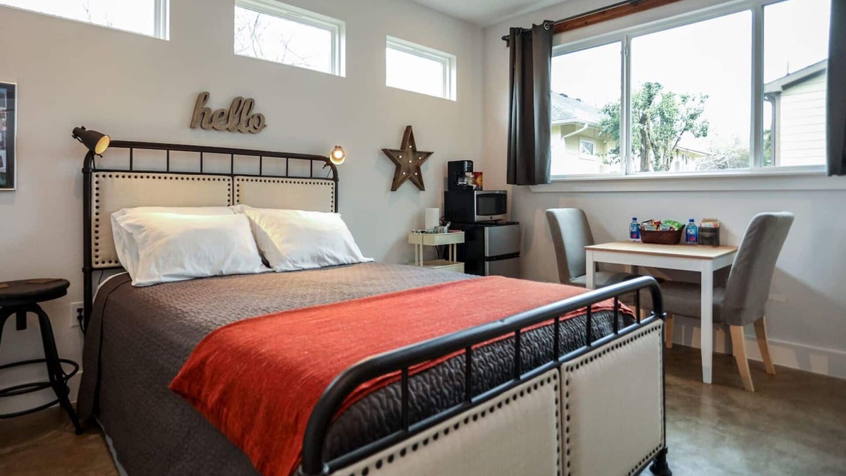 Chestnut House | Lower Flat- New, Comfortable, Luxury Room near UT, Downtown & Bars&Restaurants