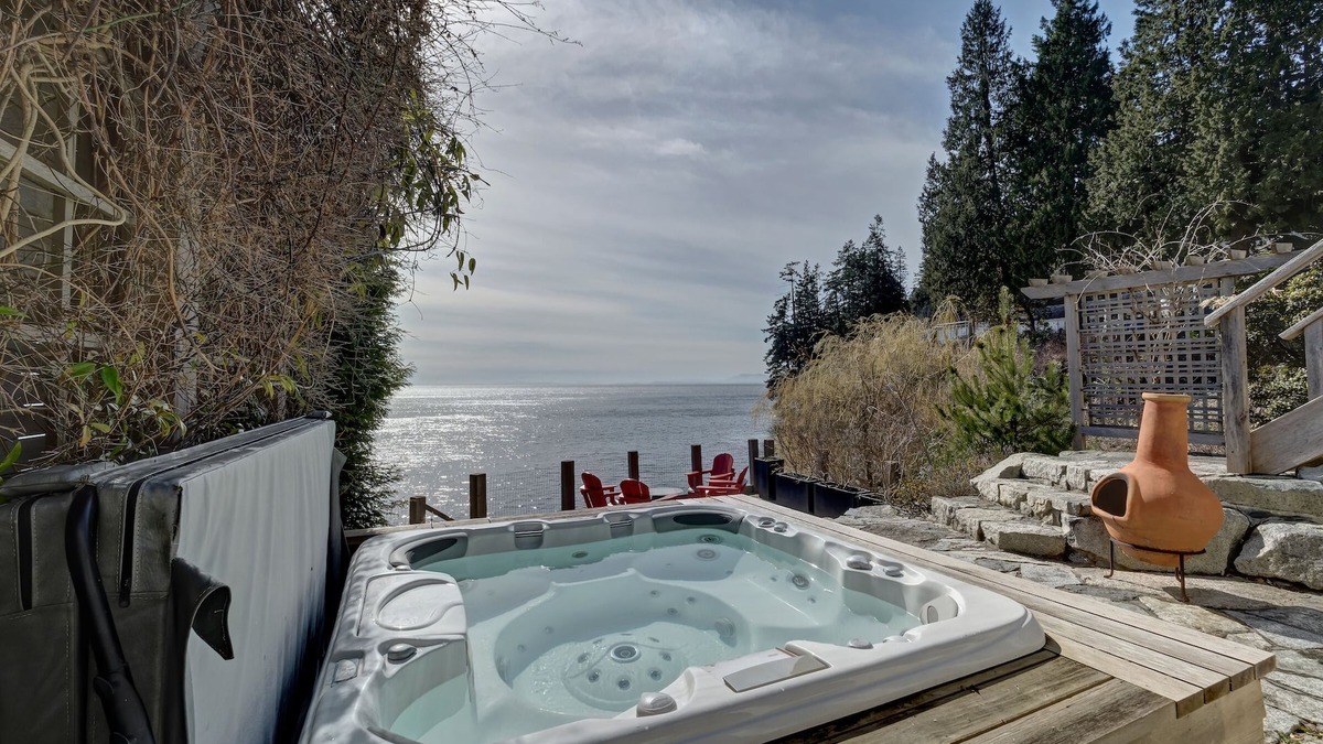 Gibsons House | Lower Gibsons Beachfront Ocean 3 Br Home,- Hot tub, Fire Bowln Walk to Town