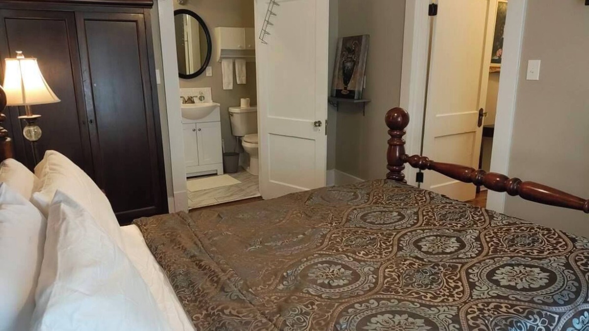 Central Gardens Apartment | Lower level 2 bedroom with Front Porch patio