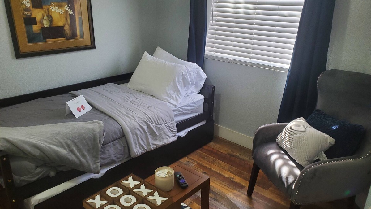 Dupont House | Lower level Cozy Suite 15 minutes from downtown