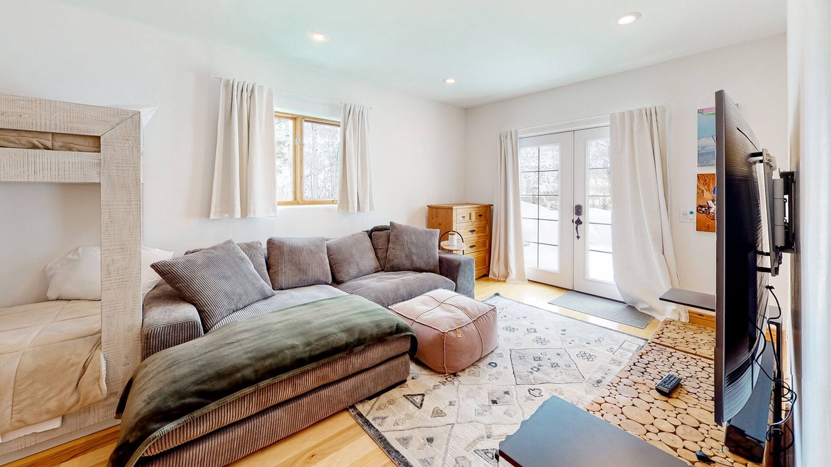Highland Meadows House | Lower-level dog-friendly in-law suite with mtn views, full kitchen, washer/dryer