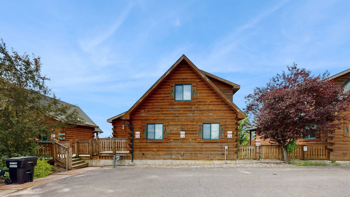 Warrens House | Lower-Level duplex, adventure retreat with fire pit, patio, & WIF