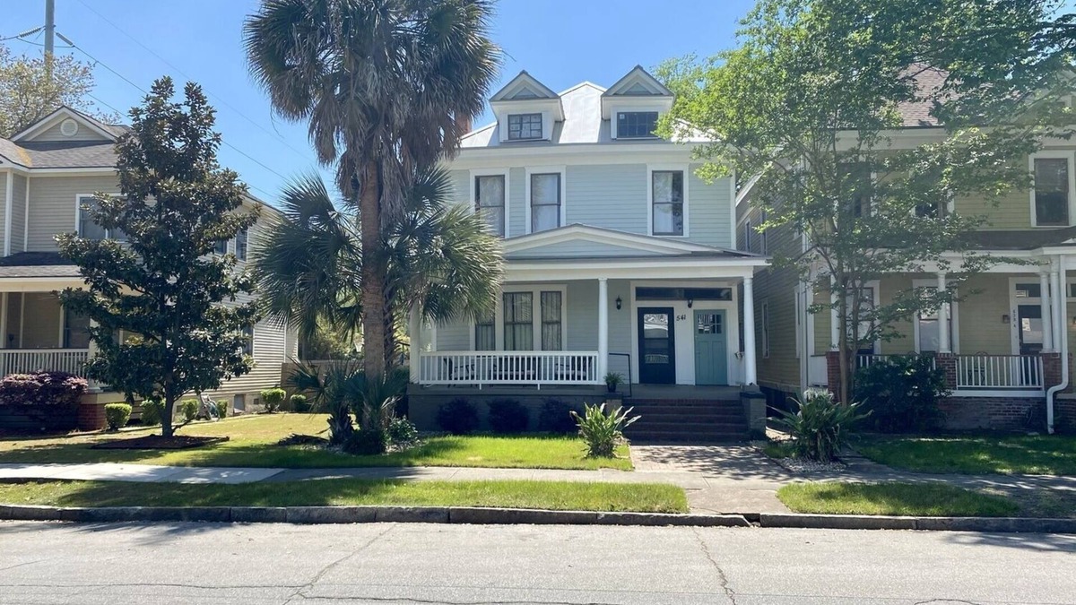 Eastside Apartment | Lower Level Executive Rental in Victorian District