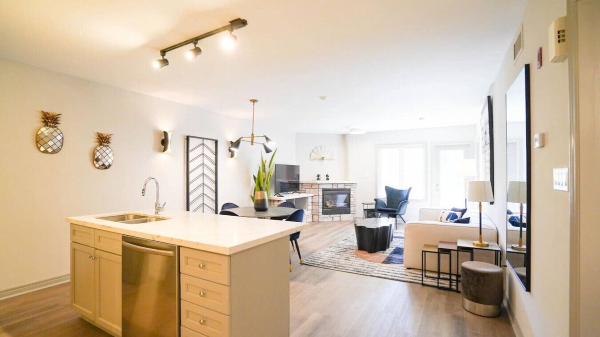 Oro-Medonte Apartment | Lower Level LuxSuite - 1min Walk from Heated Pool!