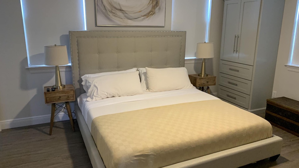 Mobile Apartment | Lower Level Upscale Midtown Apartment! .