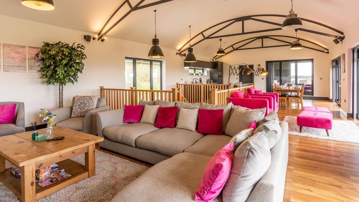 Alcester Cottage | Lower Lodge Barn - sleeps 8 guests in 4 bedrooms