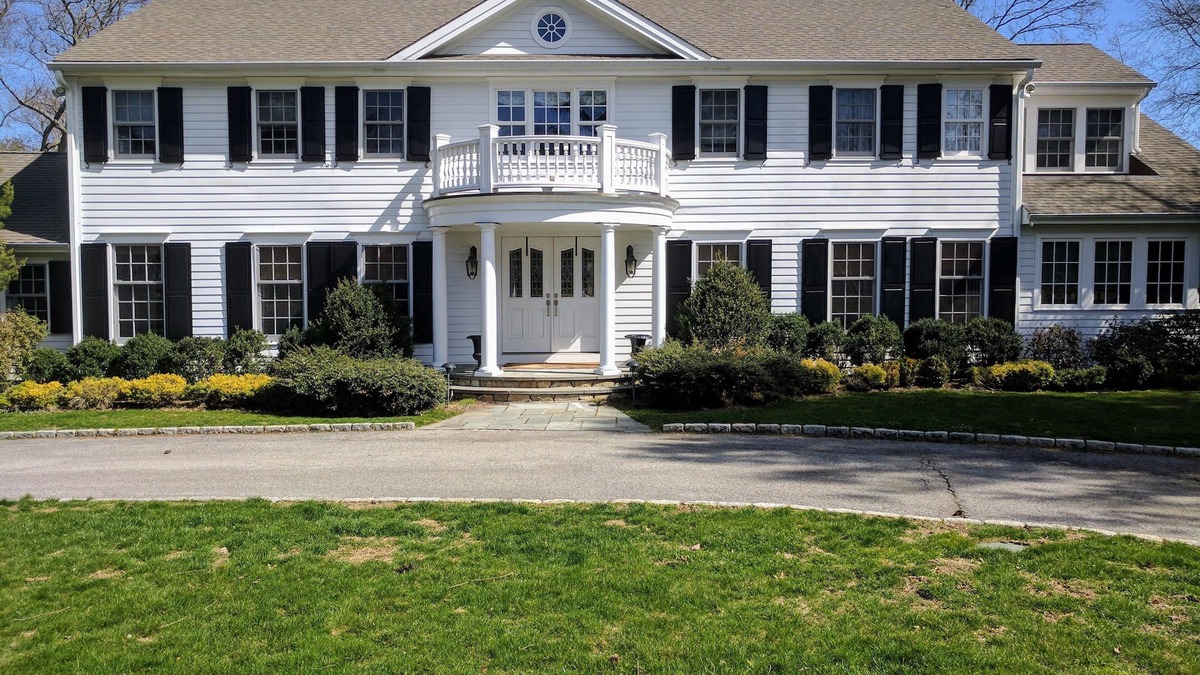 Stamford House | Lower Lvl Private 2BR/1BA Family/Pet Friendly