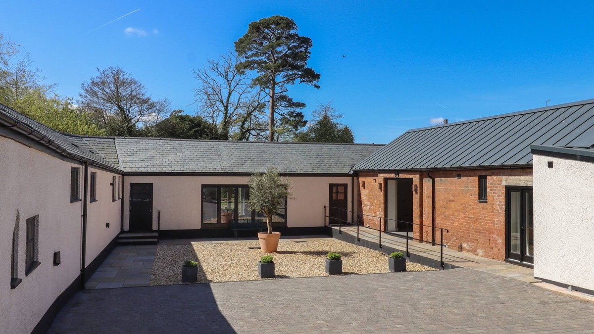 Clyst St Mary Cottage | LOWER MARSH BARNS, pet friendly, character holiday cottage in Whimple