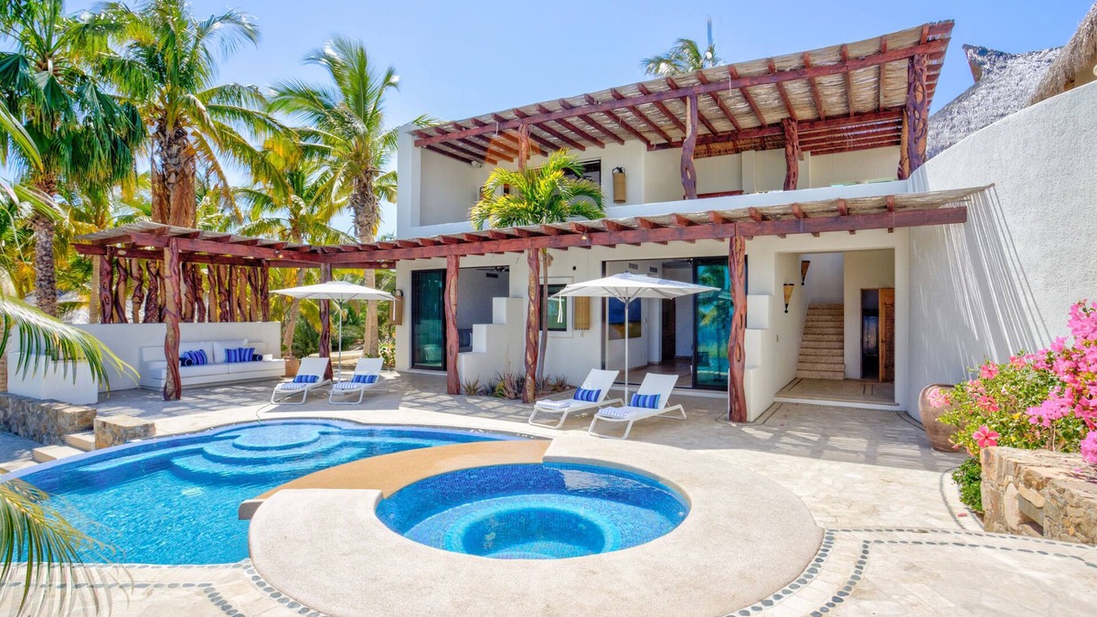 La Paz Apartment | Lower Palmilla: Oceanfront room with pivate pool and jacuzzi