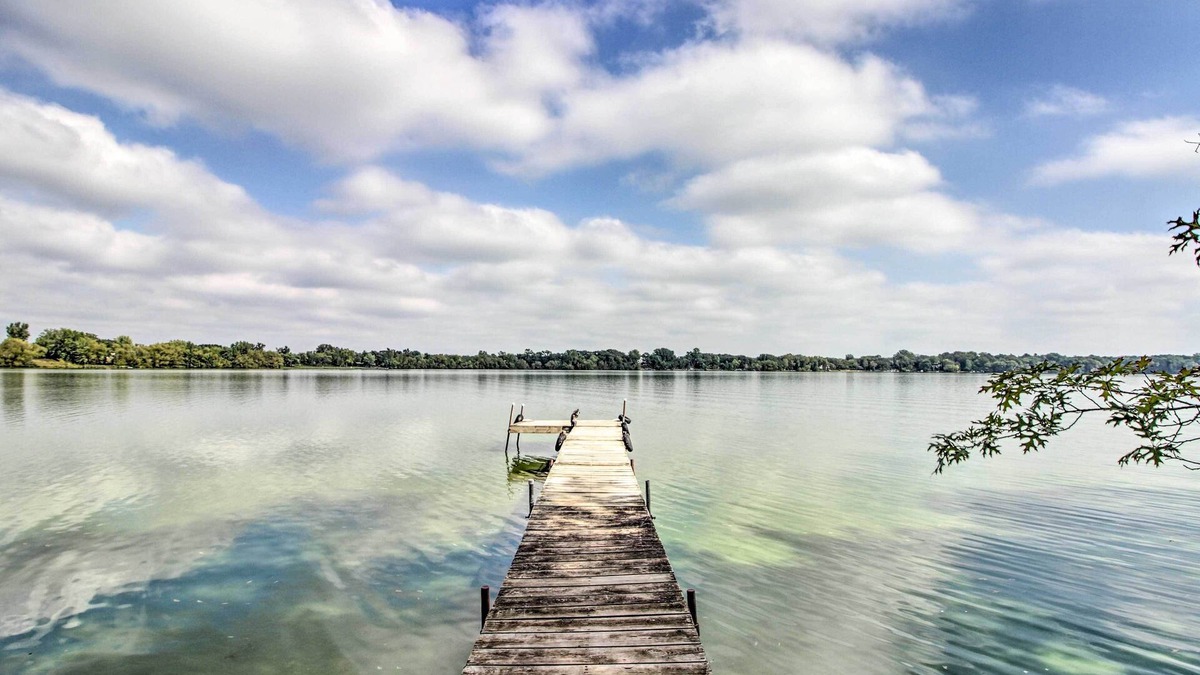 Big Lake Apartment | Lower Unit of Cabin: Shared Dock & Fire Pit!