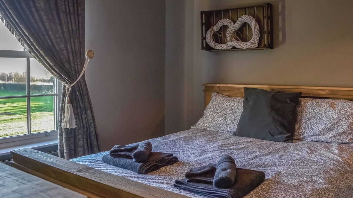 Selby Cottage | Loyal Cerise Bondgate