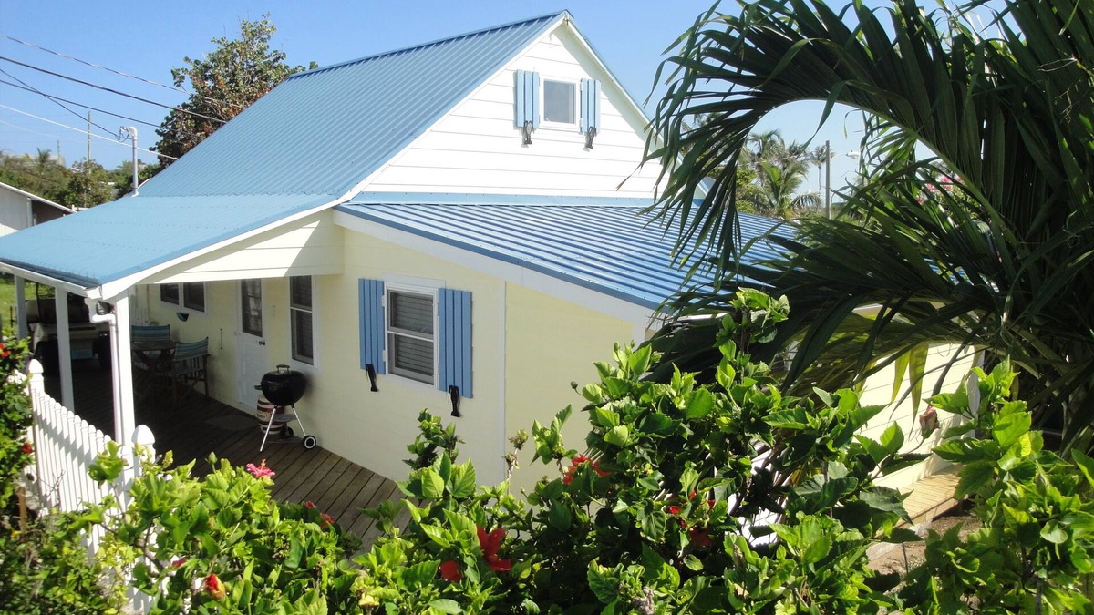 Man O War Cay Cottage | Loyalist cottage, cathedral ceilings, generator, air con, use of dock 23' max