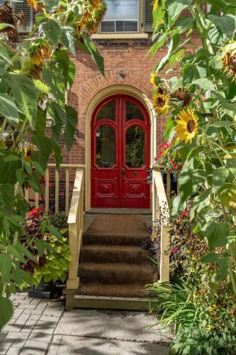 Prince Edward Apartment | Loyalist Lofts