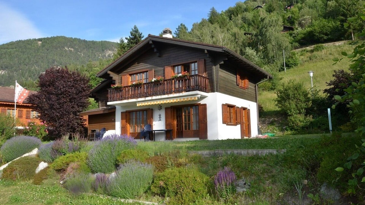 Grone Ski Chalet | Loye: Chalet Le Colinet, close to Vercorin/Nax. Large sunny garden,