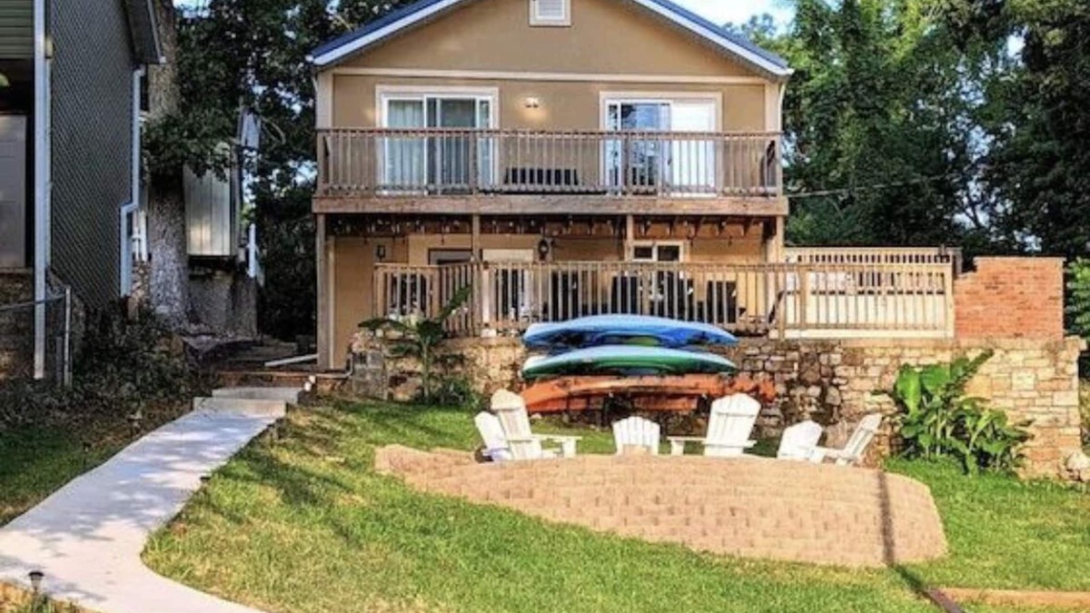 Sunrise Beach House | LOZ Oasis with Kayaks, Private Dock, Fire Pit & more!