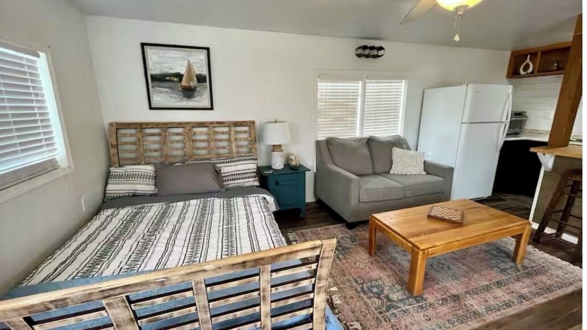Grove Cottage | LPC 4 Vintage Fishing Cabin, Lake View, Boat Parking, close to boat ramp, slps 2