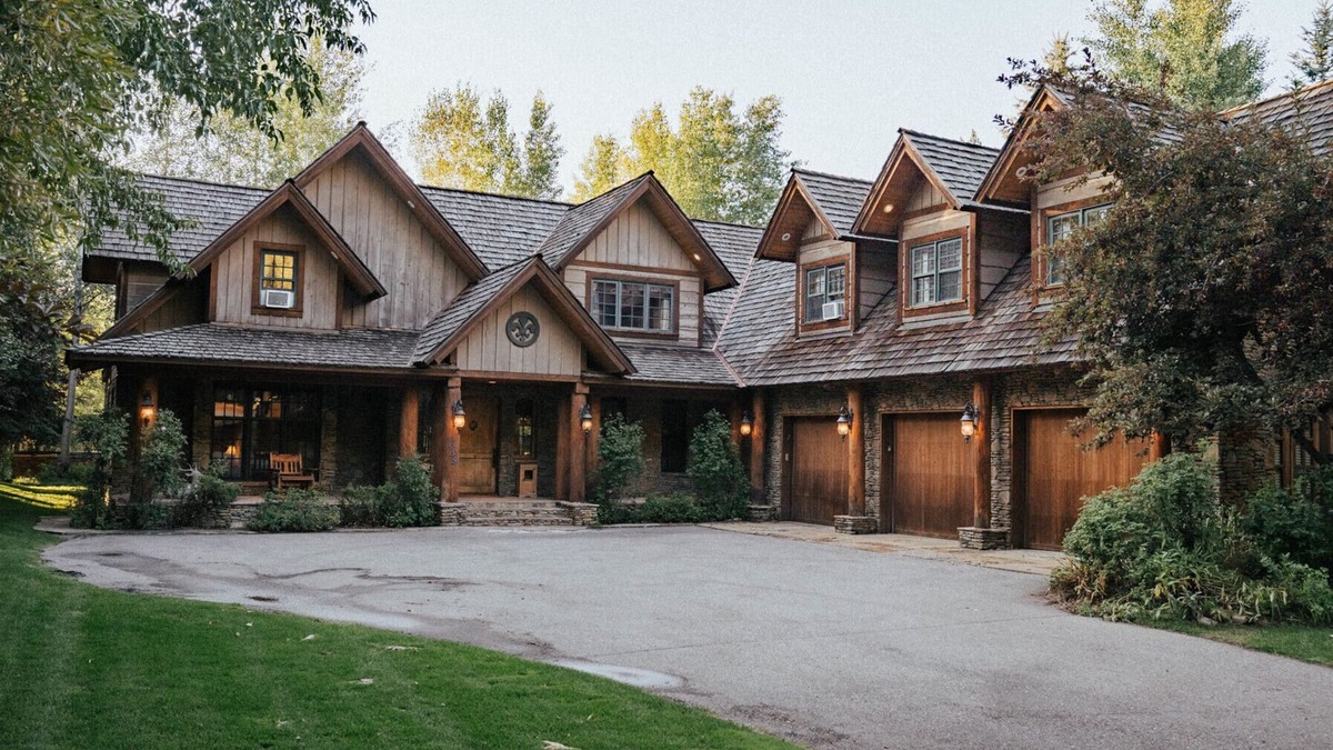 Indian Trails House | LPJH | Shoshone Lodge | Timeless Wyoming charm and Modern Comforts