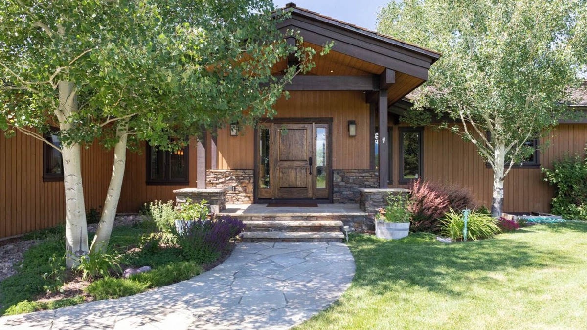 Jackson Hole House | LPJH | Teton Refuge | Breathtaking Mountain Views in a Serene Setting