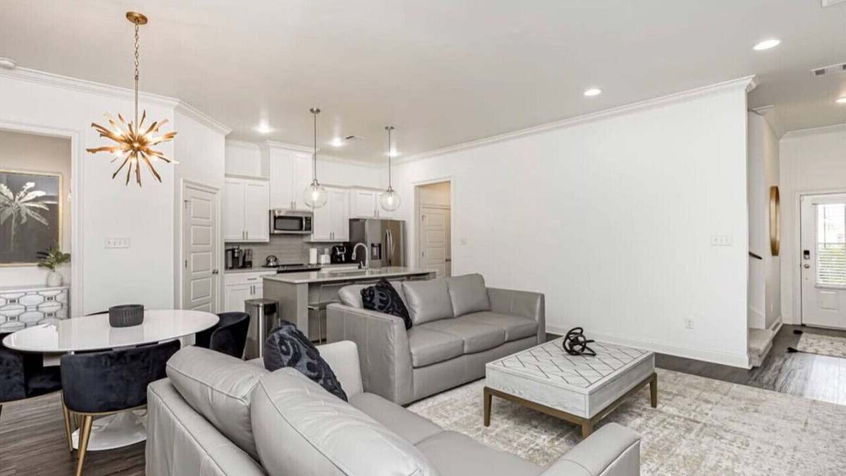 Highlands - Perkins House | @LSU-2 HOMES-6 BdRm Mid/LongTerm