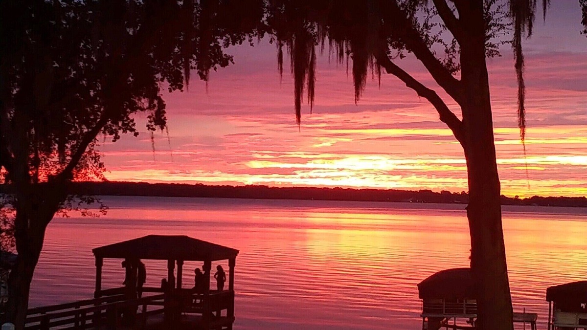 Minneola House | LTR: $2750/mo. Clermont Yacht Club on Lake Minneola one of the few skiable lakes