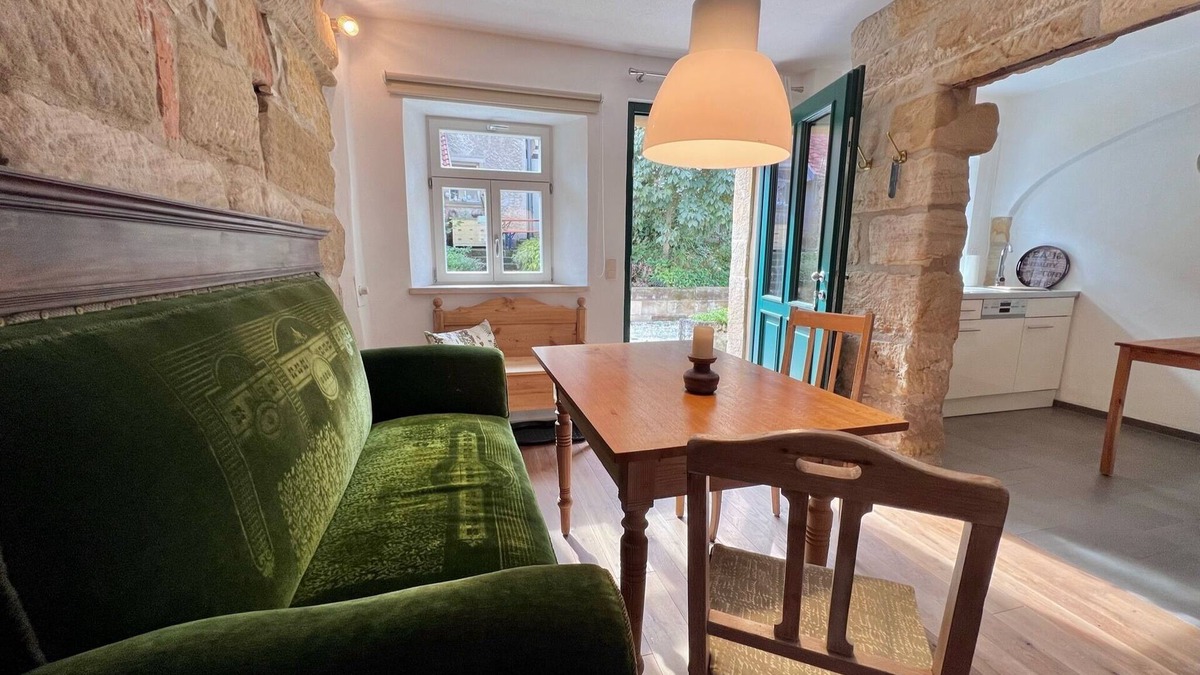 Zapfendorf Apartment | Luxurious apartment (43sqm) with old sandstone walls