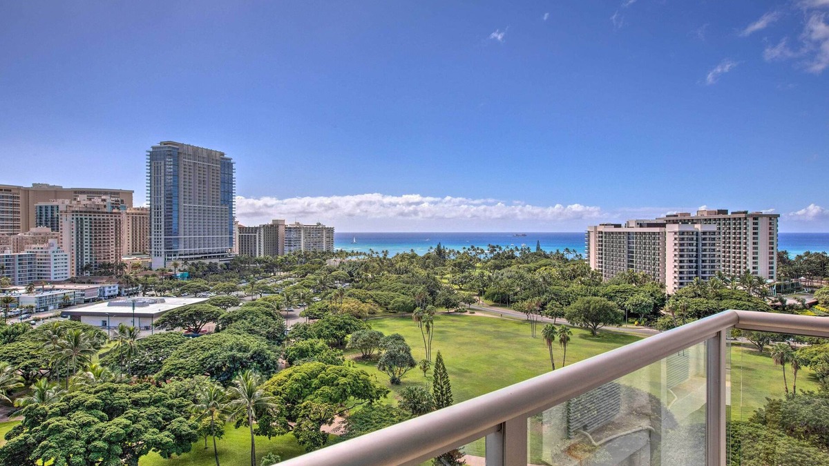 Waikiki Apartment | Luana Waikiki Gem w/Parking - Blocks to Beaches!