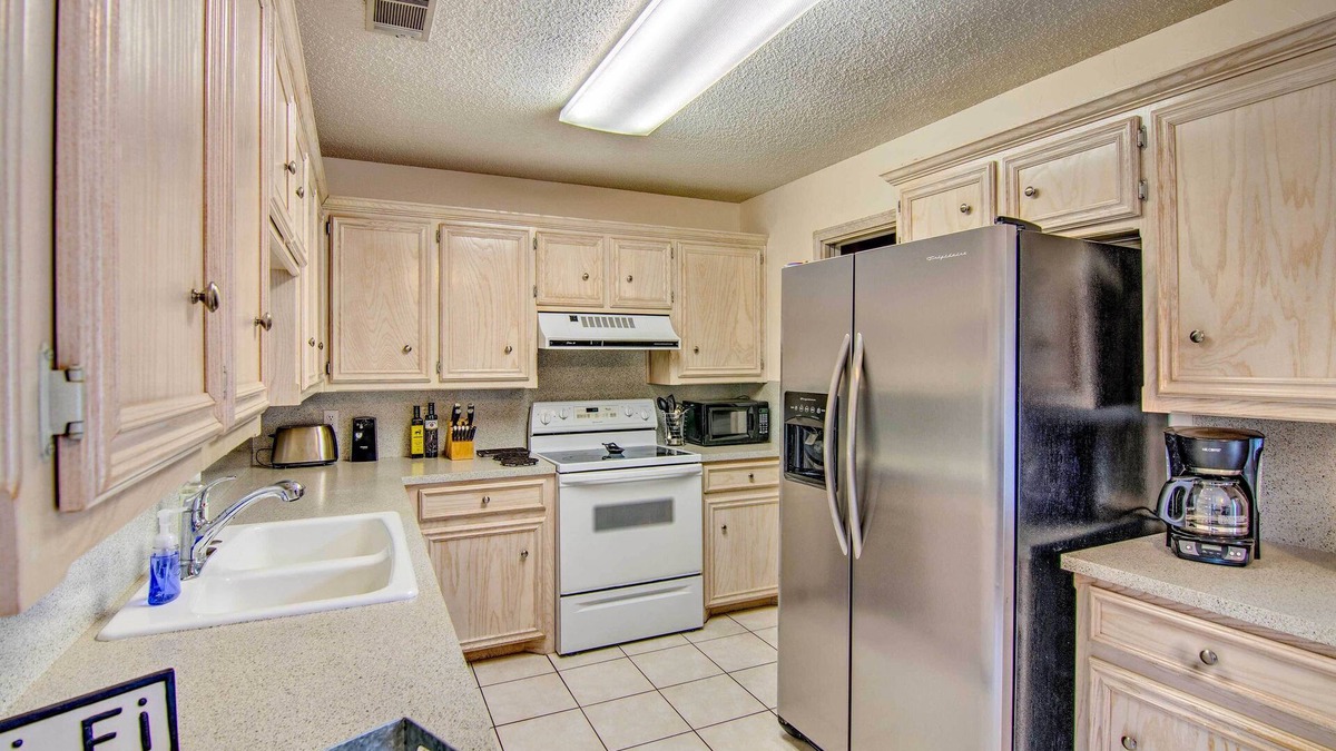 Lubbock Cottage | Lubbock Home w/Deck & Yard - 8 Miles to Ttu!
