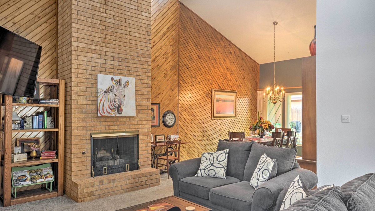 Heart of Lubbock House | Lubbock Townhome w/Grill Near TTU & Downtown!