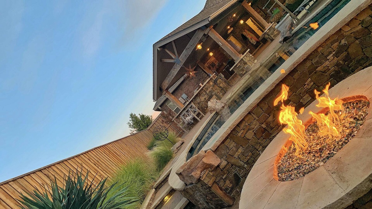 Lubbock House | Lubbock’s #1 Rated Private Luxury Pool w/ Firepit Grill Outdoor Kitchen🔥