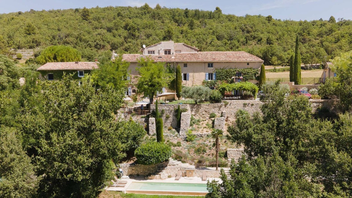 Saint-Martin-de-Castillon House | Luberon – A charming property enjoying a beautiful view – Sleeps 14