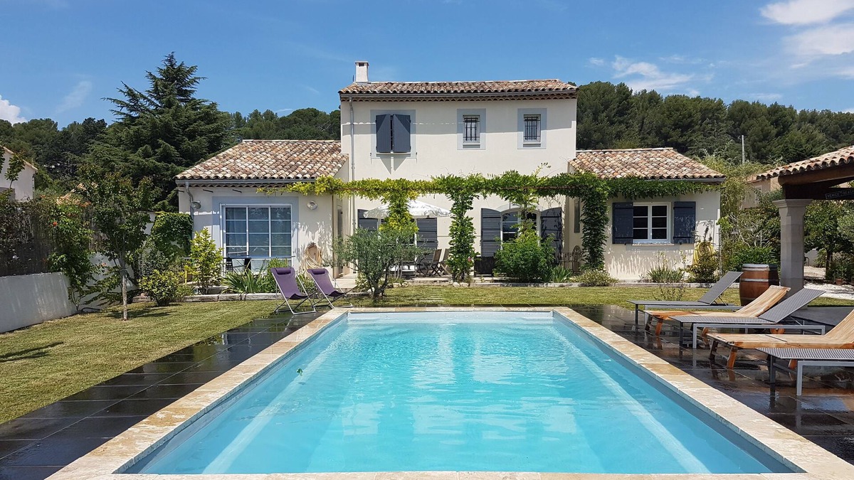 Pertuis Villa | Luberon, VILLA 6 PEOPLE with HEATED POOL, POOL HOUSE 1. 2 km from Pertuis