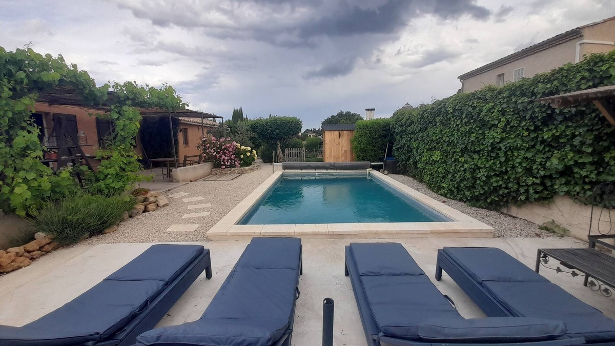 Pertuis Villa | Luberon, villa in calm climate, private pool, children's play area.