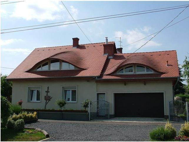 Sarvar House | Luca Vendégház