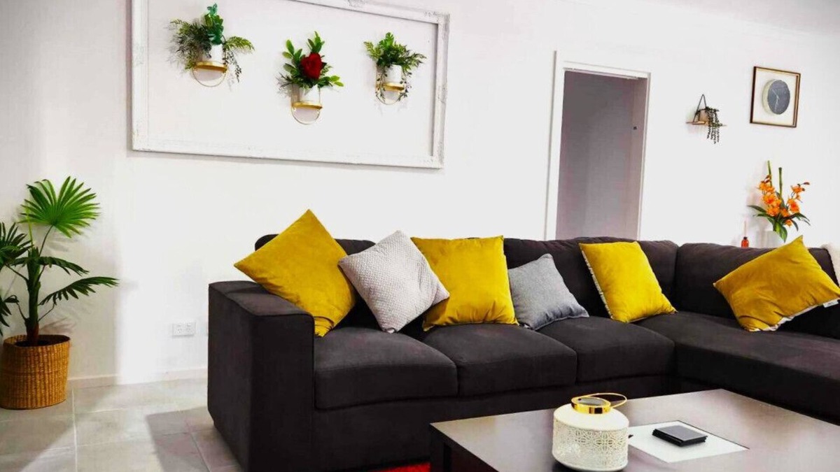 Lucas Apartment | Lucas One/2 bedroom private unit