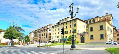 Lucca Historical Center Apartment | Lucca Walls Dream - Air Cond - Wi-Fi - Panoramic in front of the historical Walls -