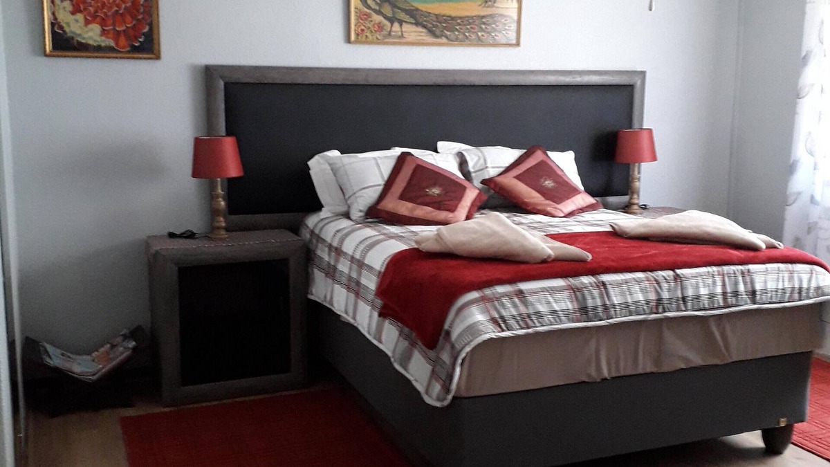 Die Bos House | Lucia`s-Self Catering Strand Western Cape
