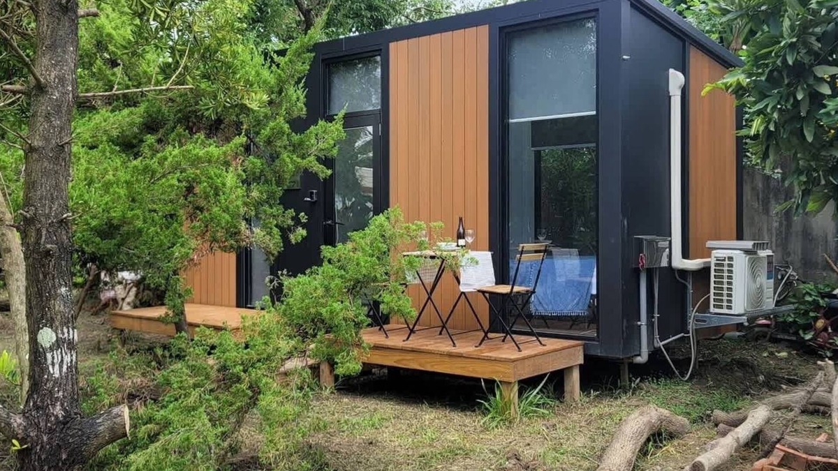 East District House | Luck House 1 by Tiny Away (幸運小屋1)