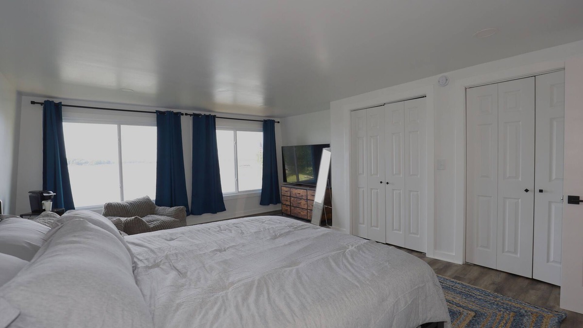 Shelbyville Cottage | Lucky Catch Cottage 4 bedroom/2 bathrooms with AC on Gun Lake